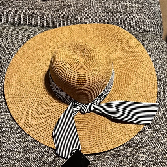 NWT. JONES NEW YORK  STRIPED SCARF WOVEN SUN HAT - NATURAL - Picture 2 of 9